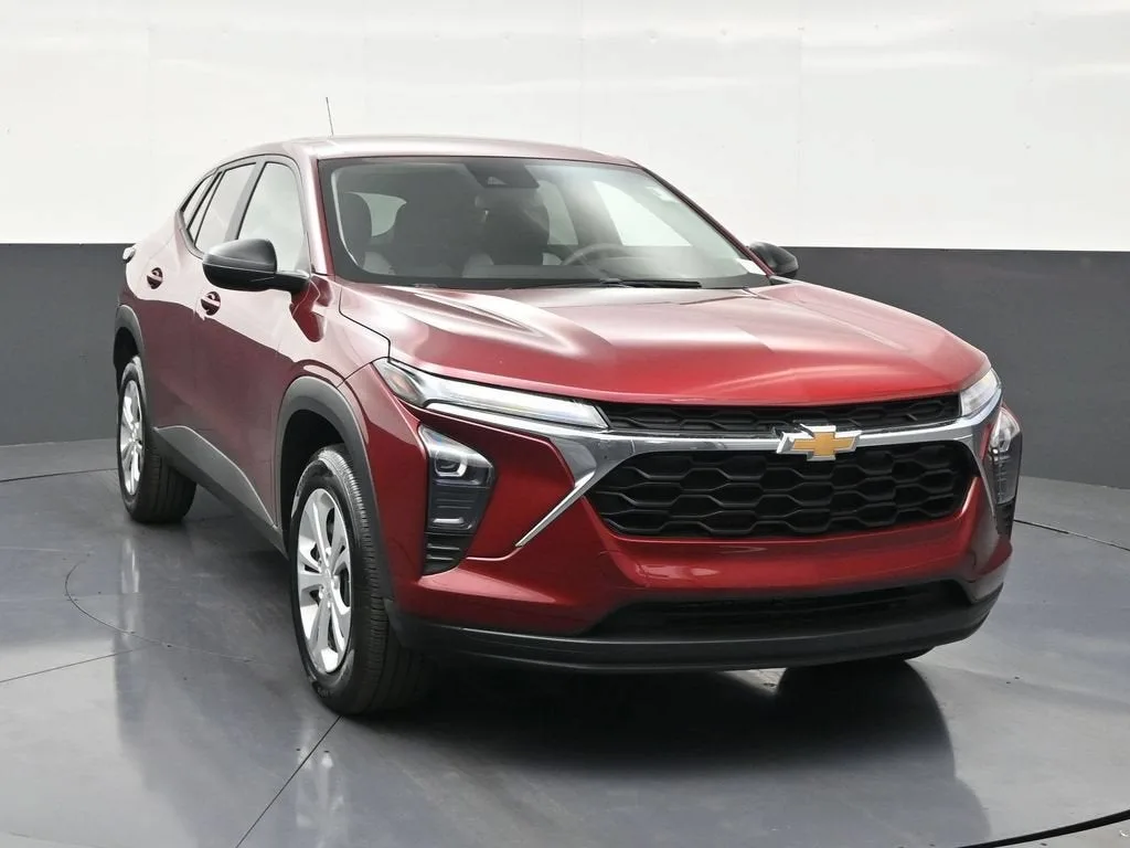 2025 Chevrolet Trax LS photo 8