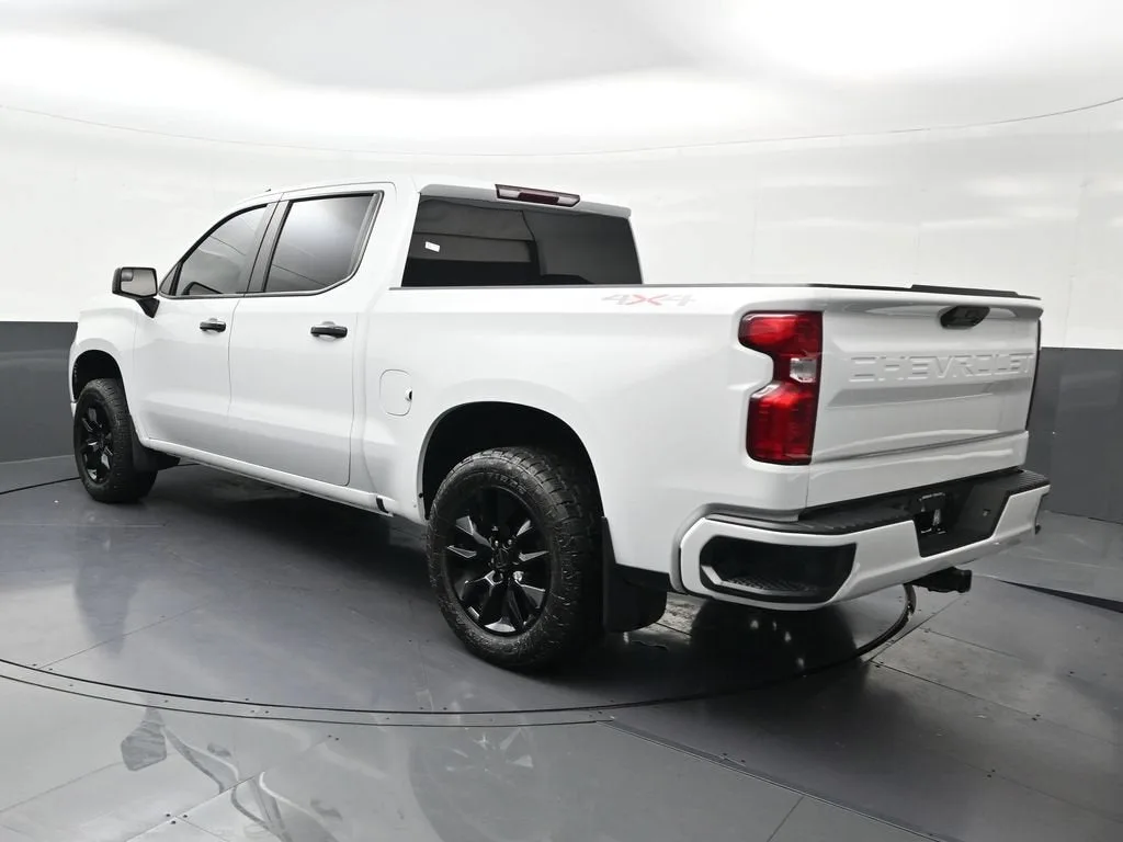 2024 Chevrolet Silverado 1500 Custom photo 3