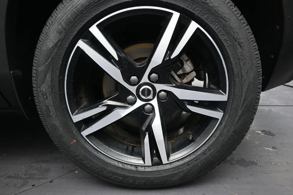 2023 Volvo XC40 B4 Core photo 10