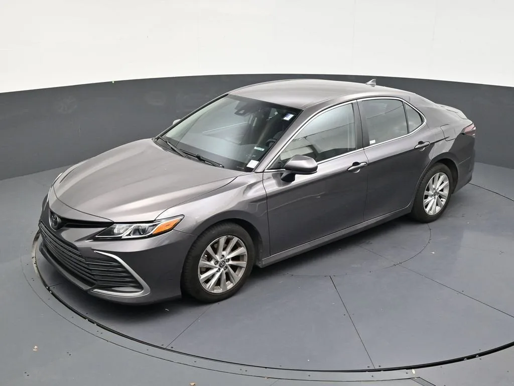 2022 Toyota Camry LE photo 12