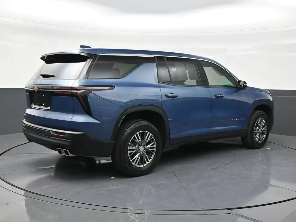 2024 Chevrolet Traverse LS photo 5