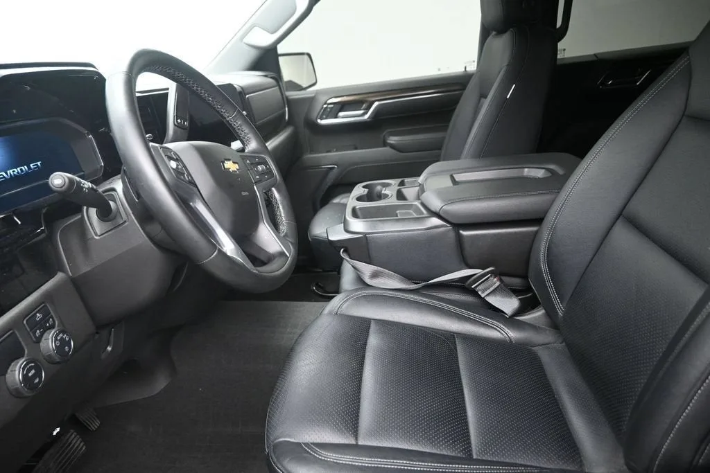2024 Chevrolet Silverado 1500 LT photo 12
