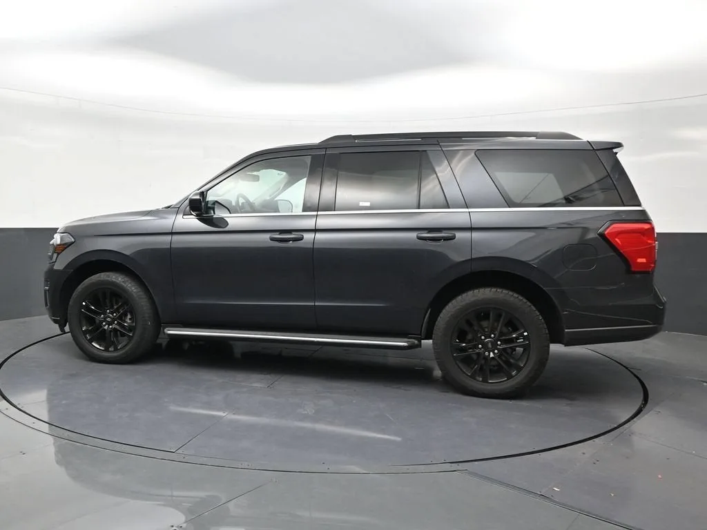 2023 Ford Expedition XLT photo 2