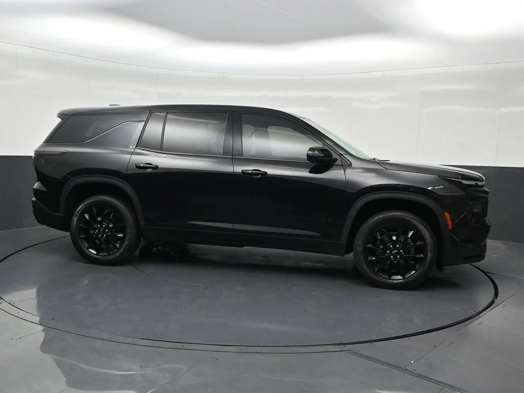 2024 Chevrolet Traverse LS photo 7