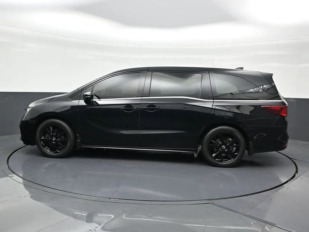 2024 Honda Odyssey Sport photo 2