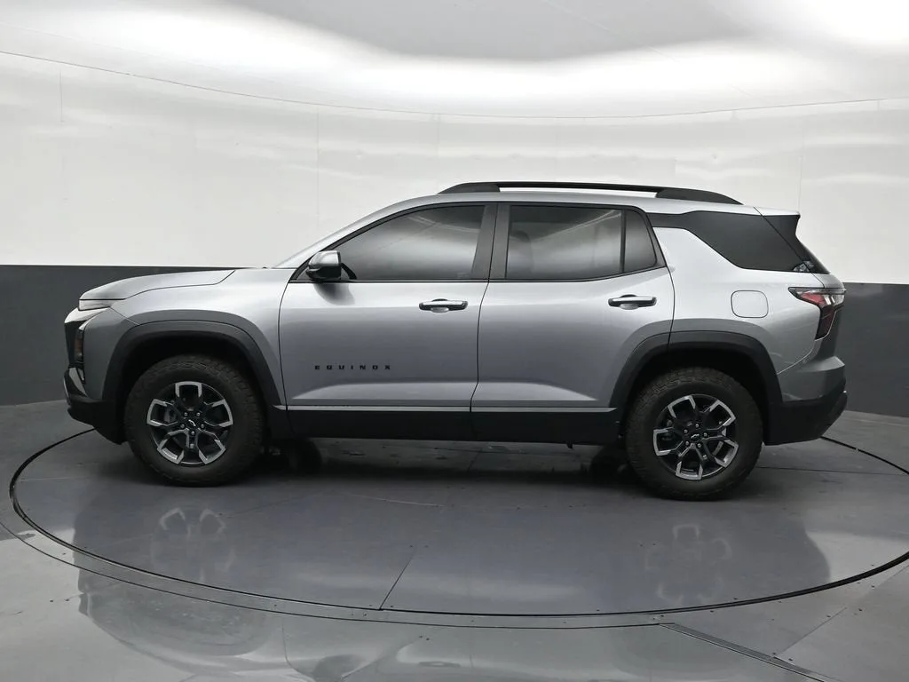 2026 Chevrolet Equinox ACTIV photo 2