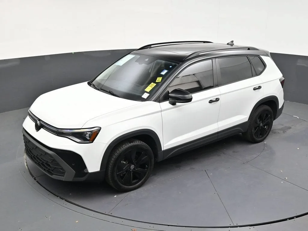2025 Volkswagen Taos 1.5T SE Black photo 12