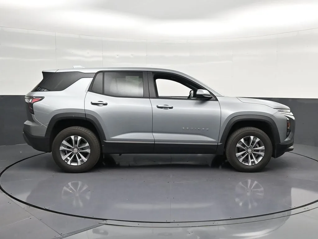 2026 Chevrolet Equinox LT photo 4