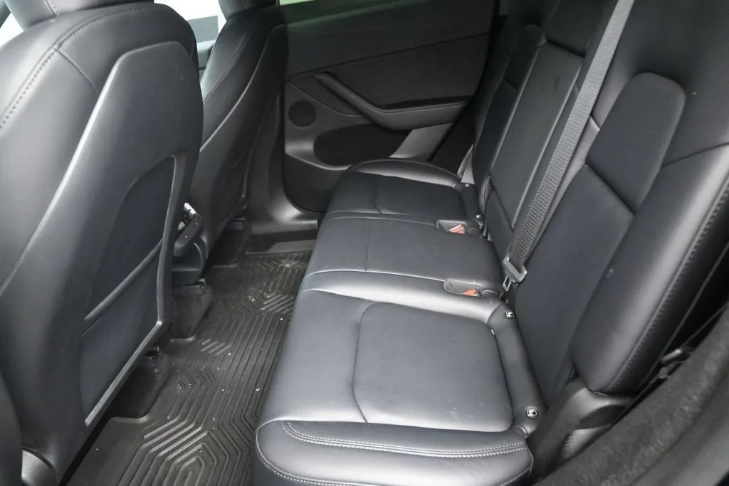 2023 Tesla Model Y Long Range photo 12