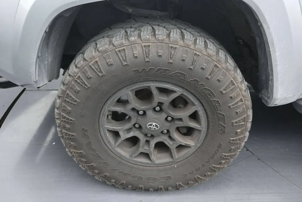 2022 Toyota Tacoma 2WD SR5 photo 9