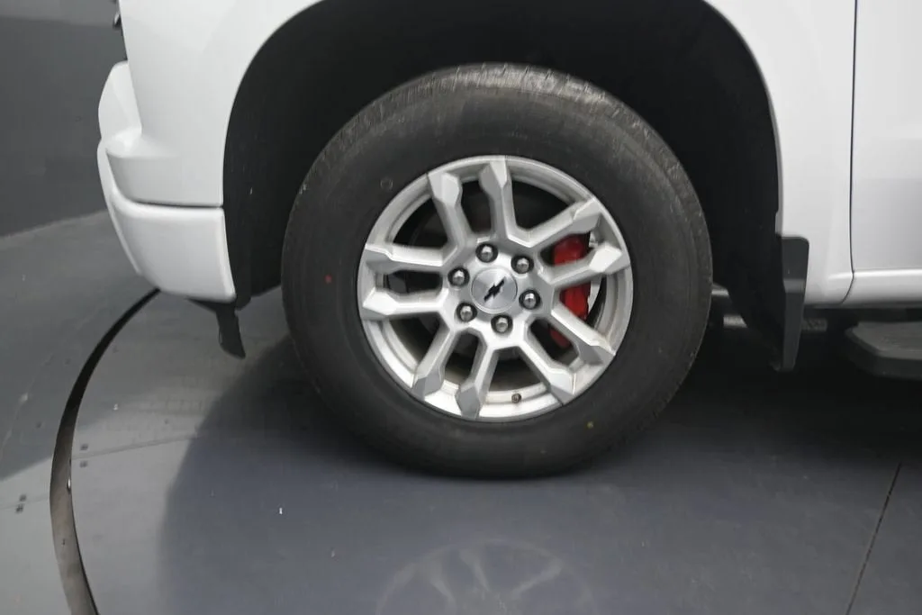 2024 Chevrolet Silverado 1500 RST photo 9