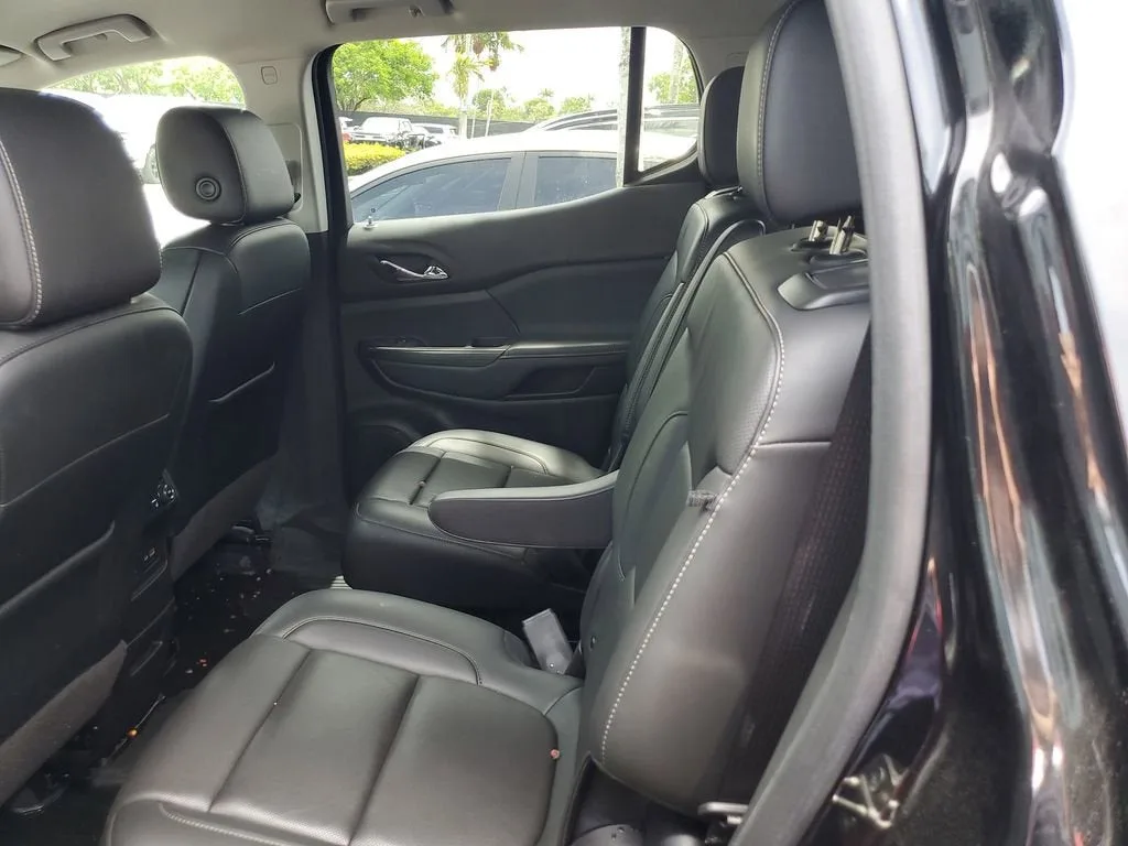 2022 GMC Acadia SLT photo 11
