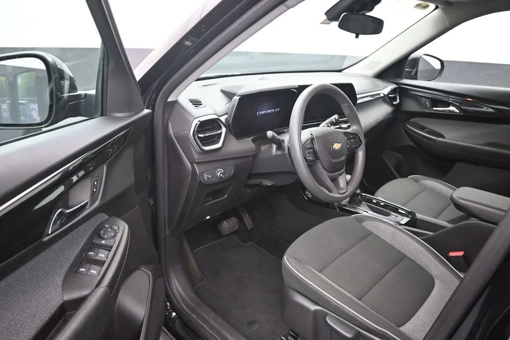 2025 Chevrolet Trailblazer LT photo 9