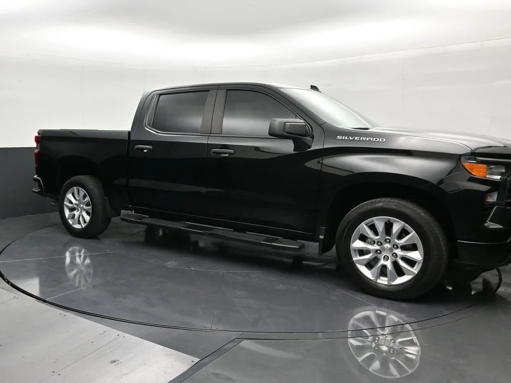 2023 Chevrolet Silverado 1500 Custom photo 7
