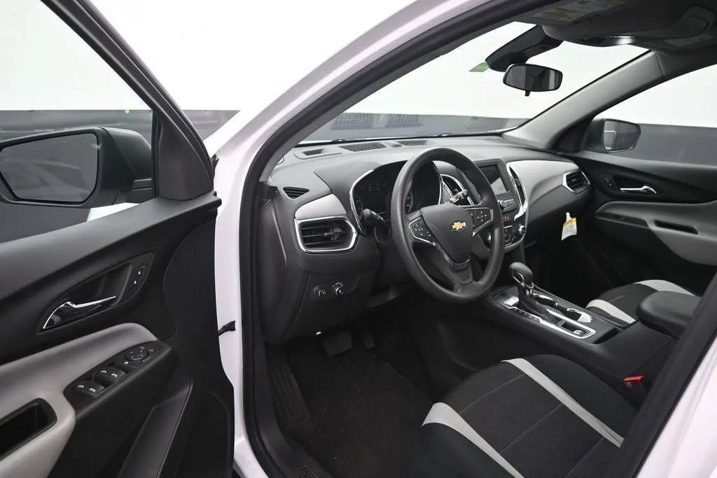 2024 Chevrolet Equinox LS photo 9