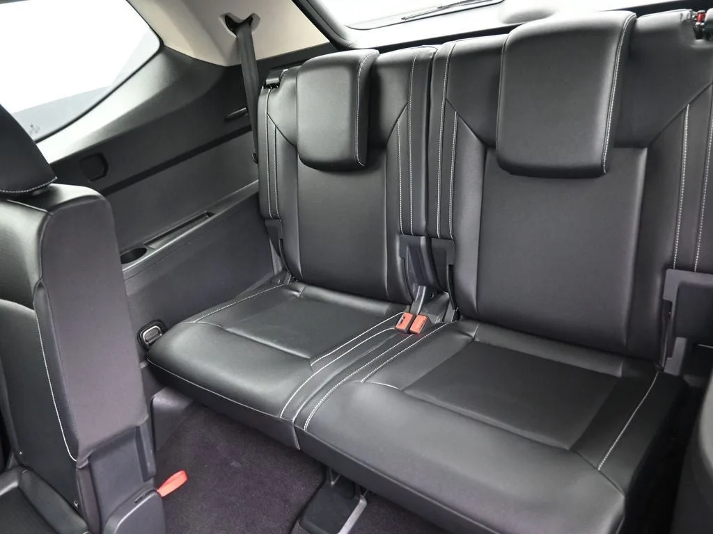 2021 Volkswagen Atlas 3.6L V6 SE w/Technology R-Line photo 11