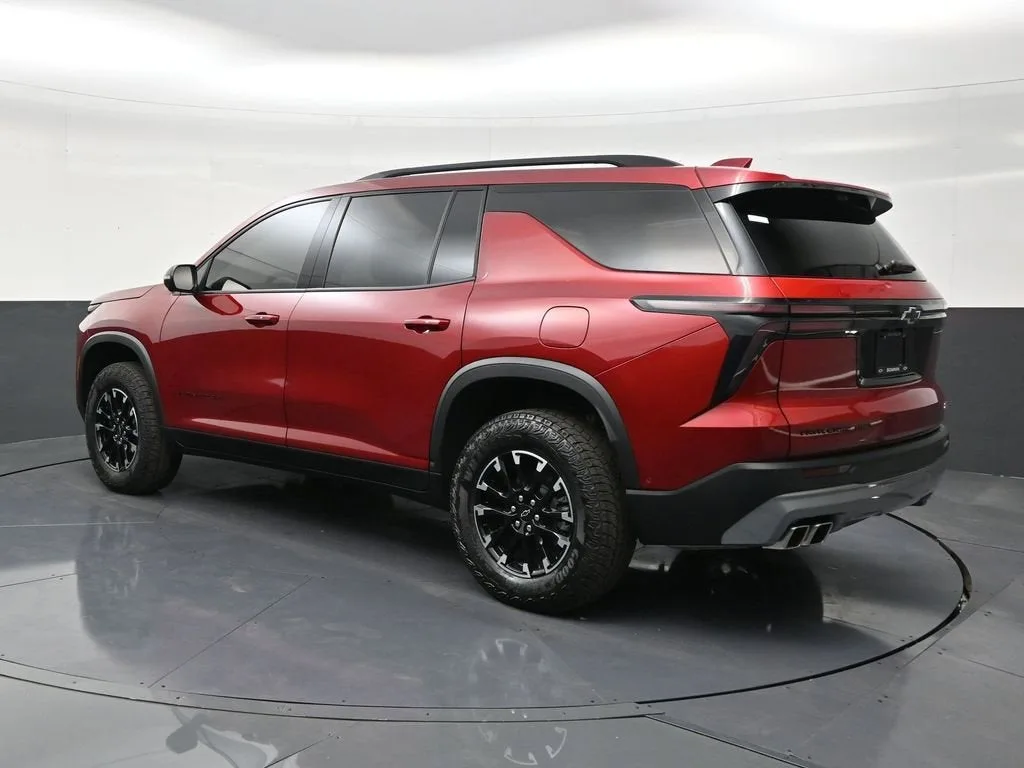 2025 Chevrolet Traverse Z71 photo 3