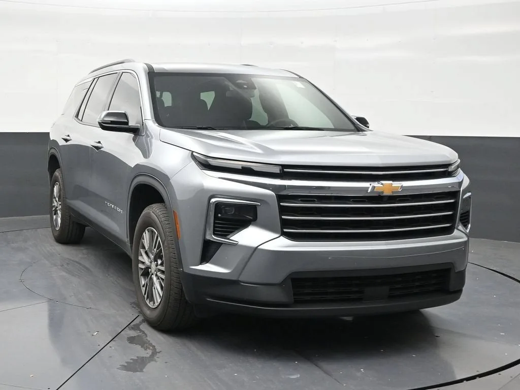 2026 Chevrolet Traverse LT photo 7