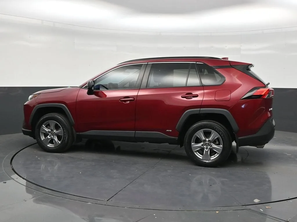 2024 Toyota RAV4 Hybrid LE photo 2