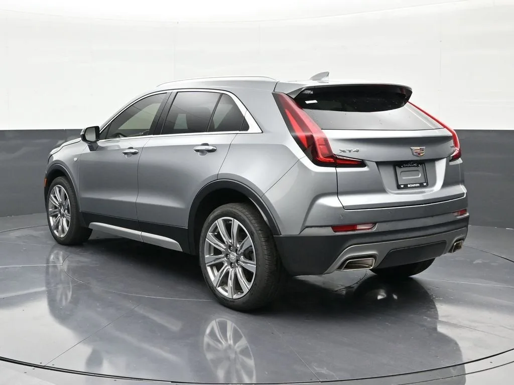 2023 Cadillac XT4 Premium Luxury photo 3