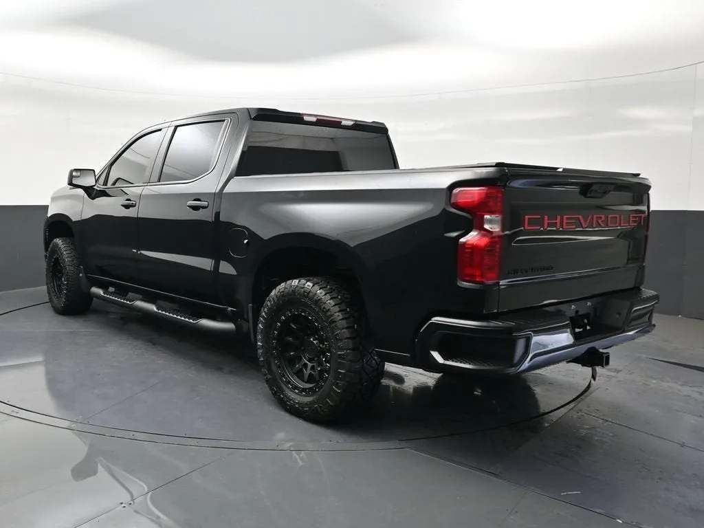 2025 Chevrolet Silverado 1500 Custom photo 3