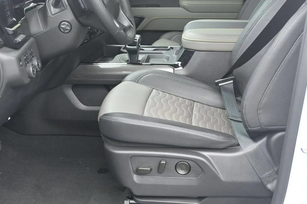 2025 Chevrolet Silverado 1500 ZR2 photo 10