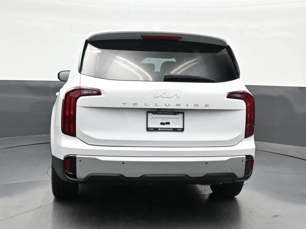 2024 Kia Telluride LX photo 4
