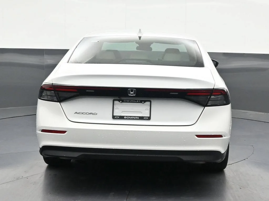2023 Honda Accord LX photo 4
