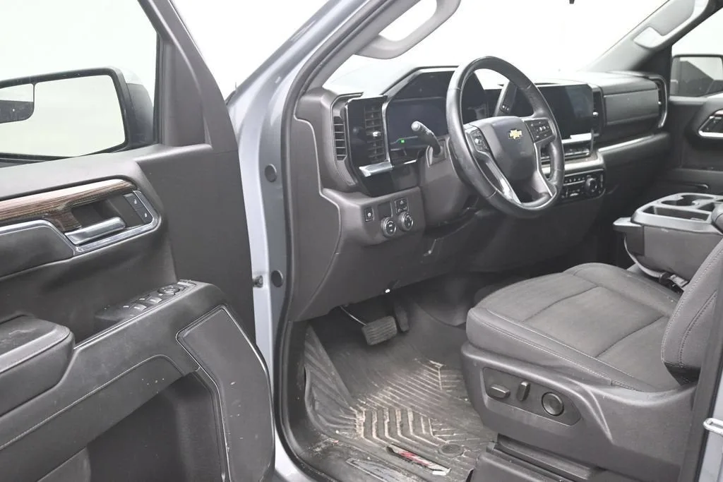 2024 Chevrolet Silverado 1500 LT photo 11