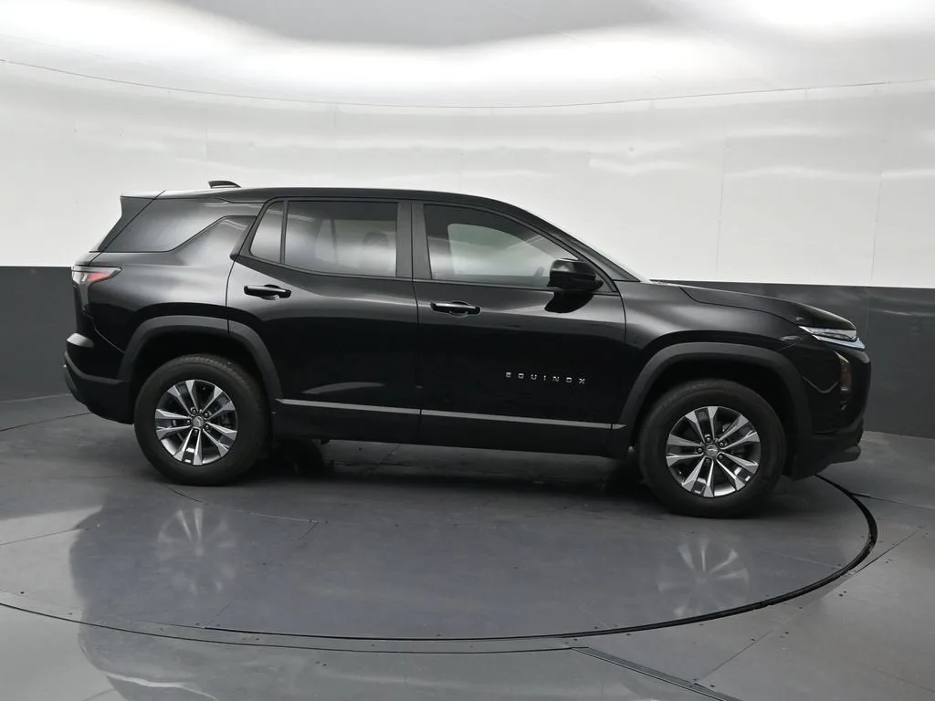 2025 Chevrolet Equinox LT photo 7