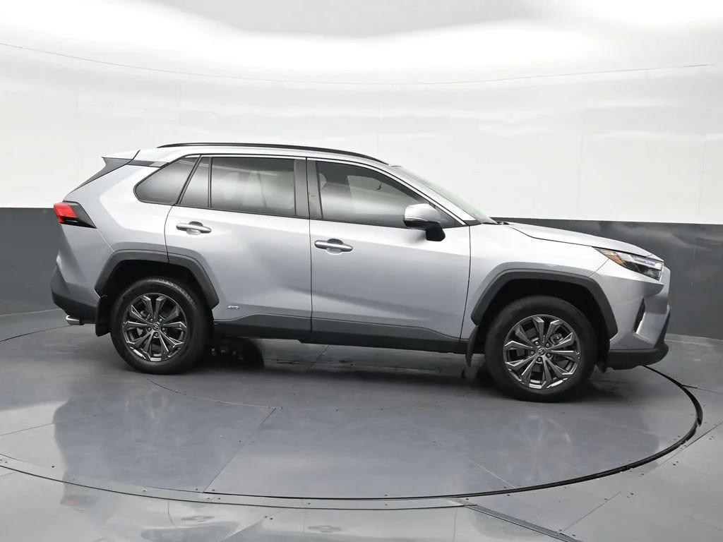 2024 Toyota RAV4 Hybrid XLE Premium photo 7