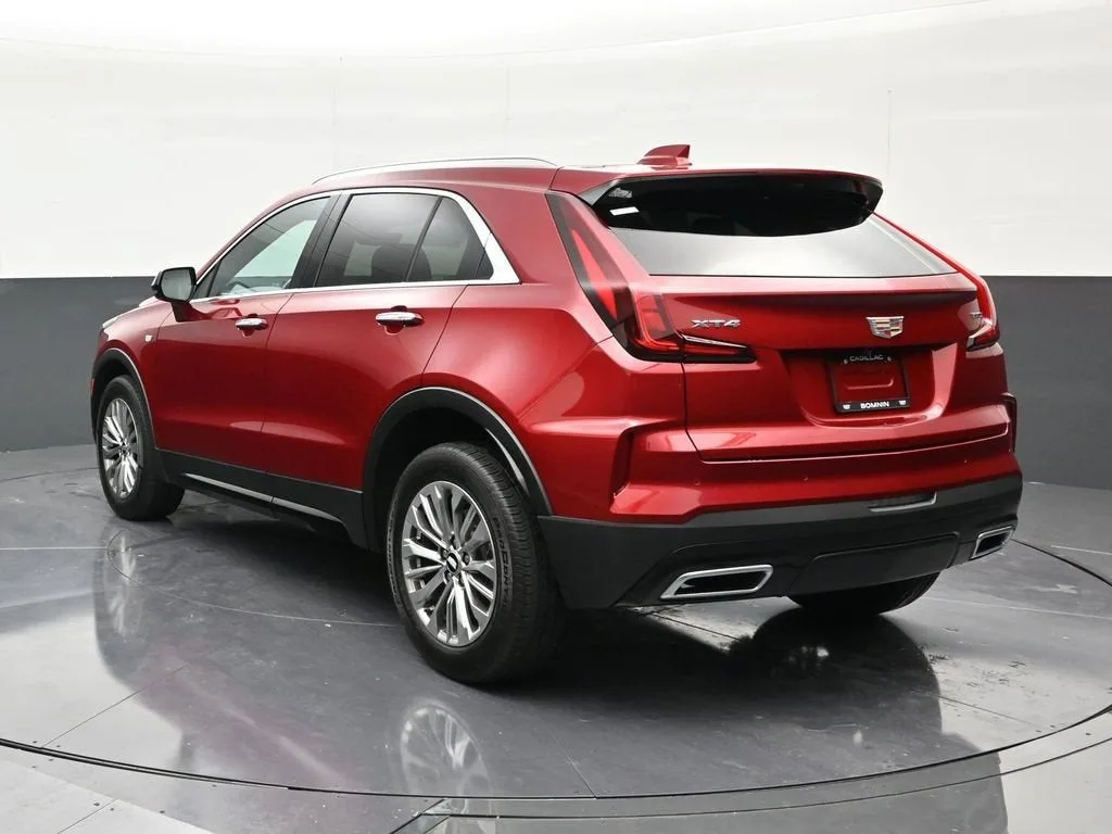2024 Cadillac XT4 Premium Luxury photo 3
