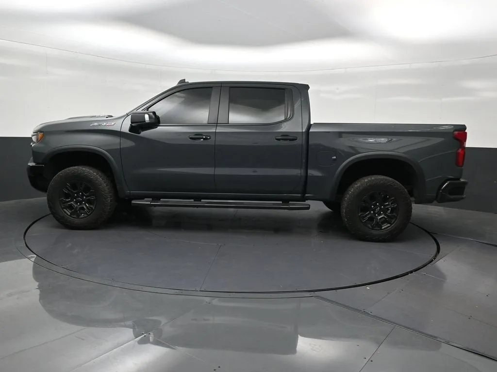 2025 Chevrolet Silverado 1500 ZR2 photo 2