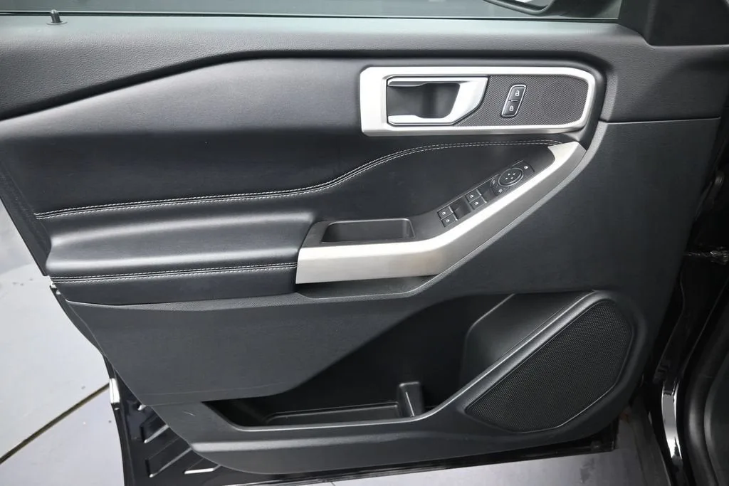 2021 Ford Explorer XLT photo 11