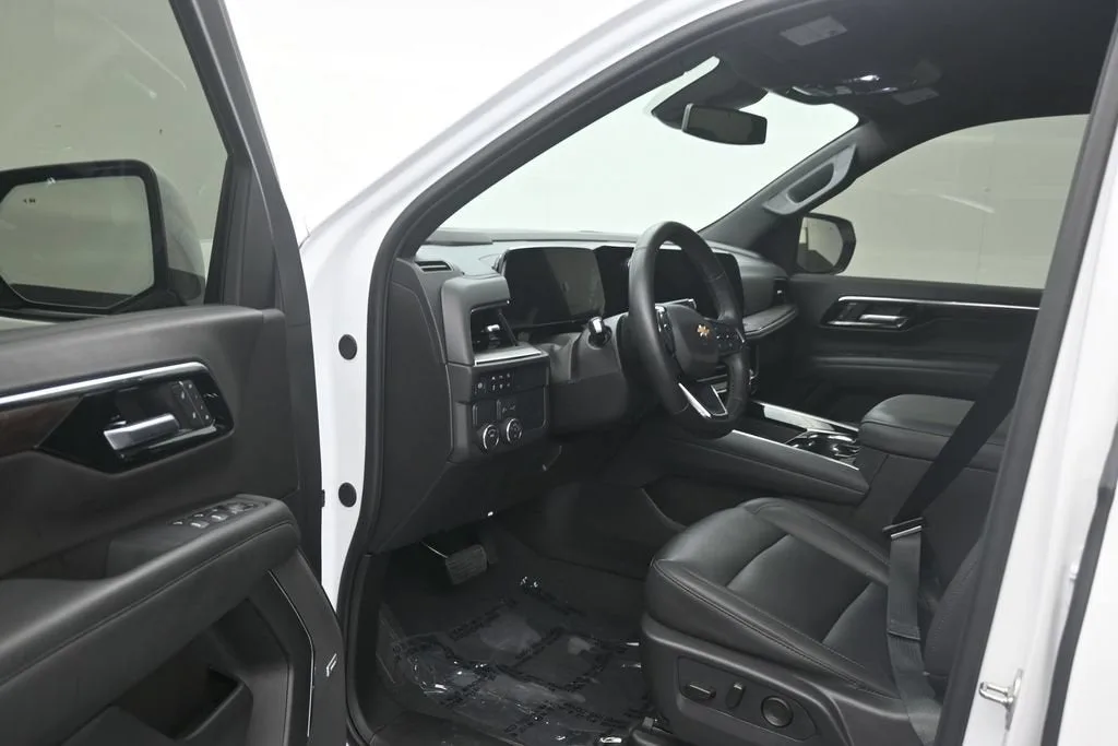 2026 Chevrolet Suburban LT photo 10