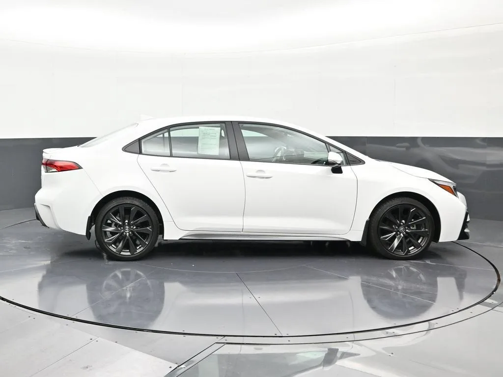 2025 Toyota Corolla SE photo 6