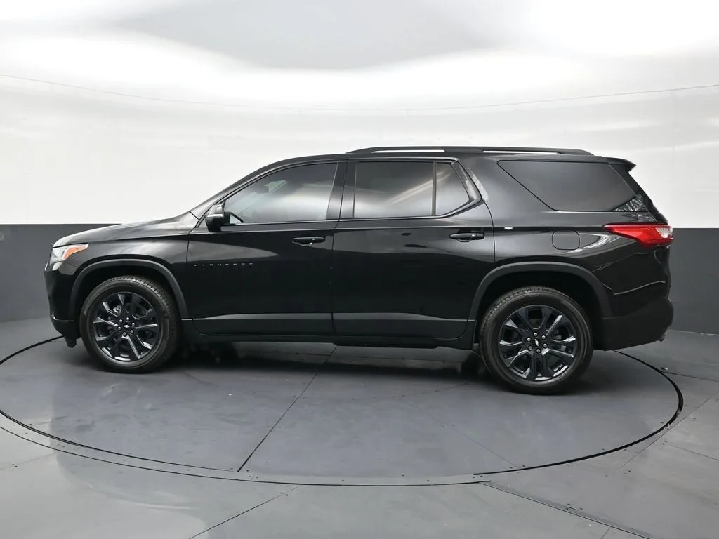 2021 Chevrolet Traverse RS photo 2