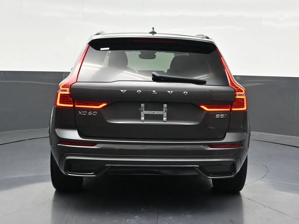 2024 Volvo XC60 B5 Ultimate Dark Theme photo 5