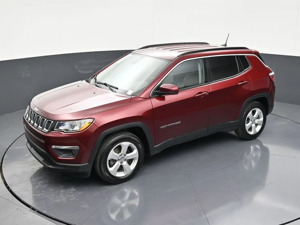 2021 Jeep Compass Latitude FWD photo 12