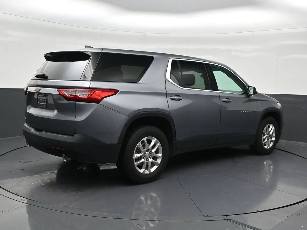 2021 Chevrolet Traverse LS photo 5