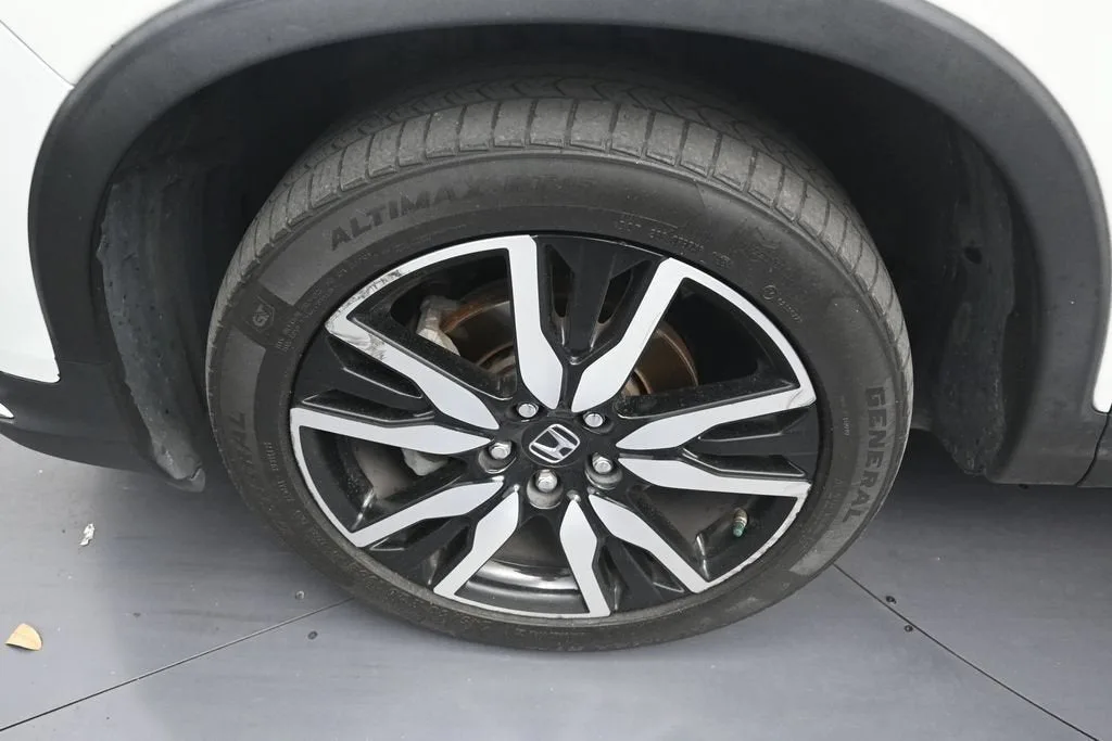 2022 Honda Pilot 2WD Touring 7 Passenger photo 9