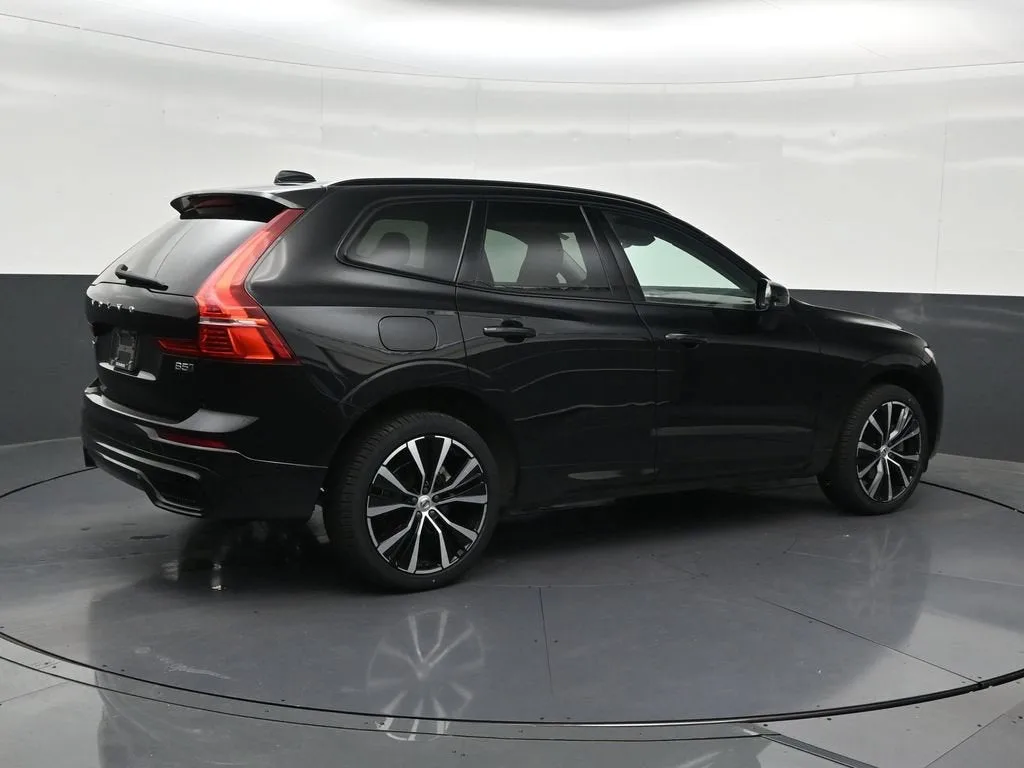 2024 Volvo XC60 B5 Plus Dark Theme photo 6