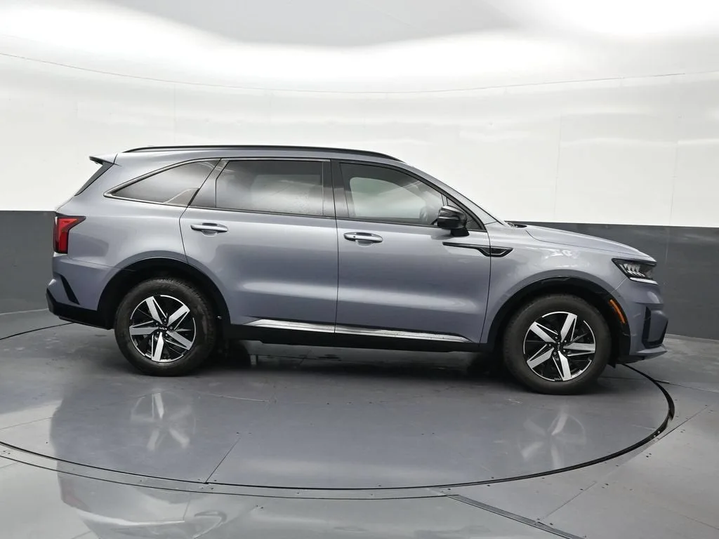 2023 Kia Sorento S photo 7