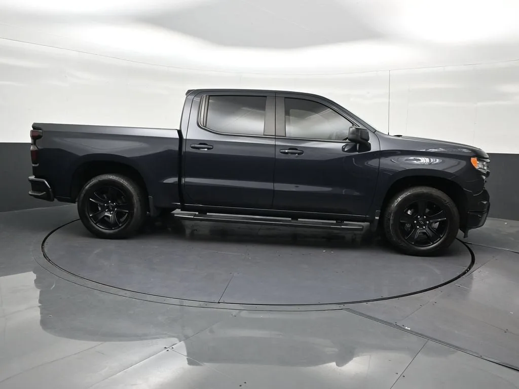 2023 Chevrolet Silverado 1500 RST photo 7