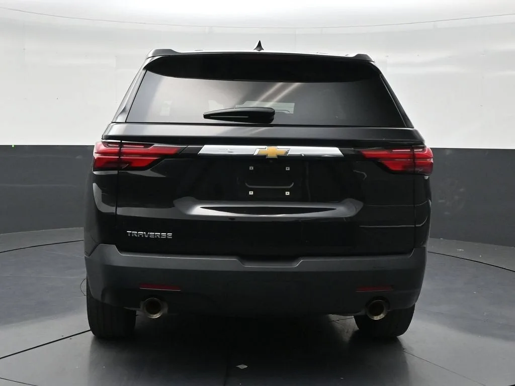 2023 Chevrolet Traverse LS photo 4
