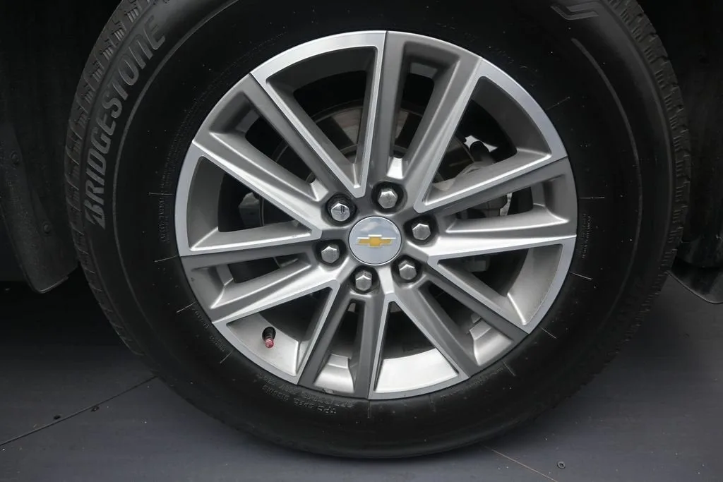 2023 Chevrolet Traverse LS photo 10