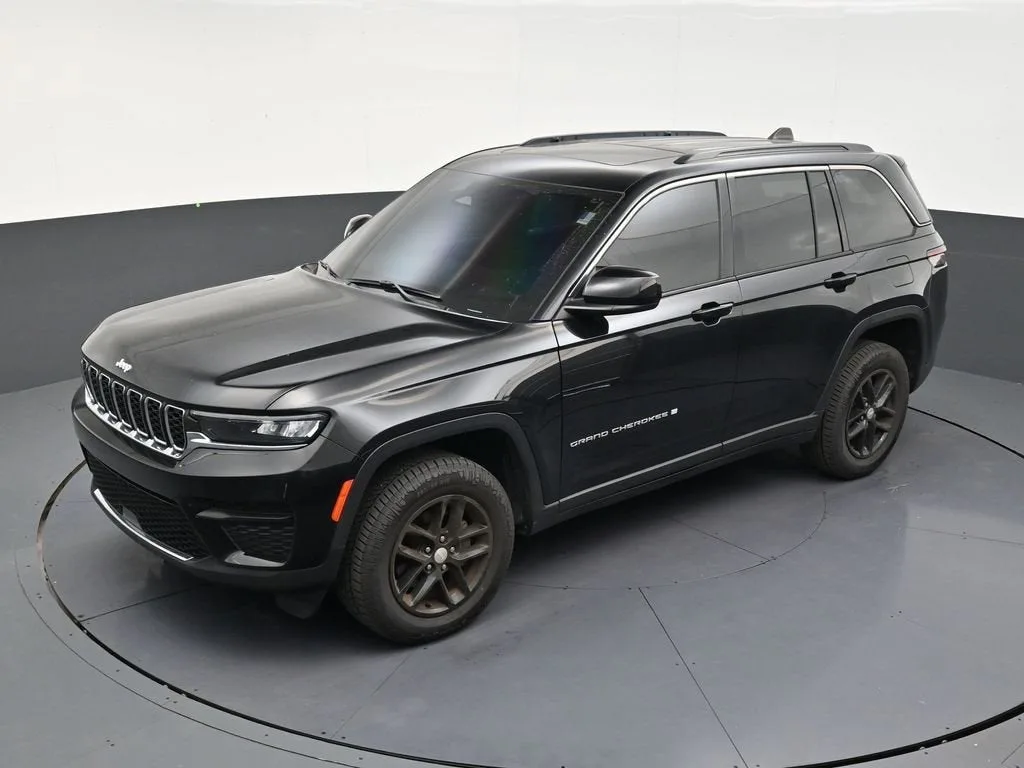 2024 Jeep Grand Cherokee Laredo X 4x4 photo 12