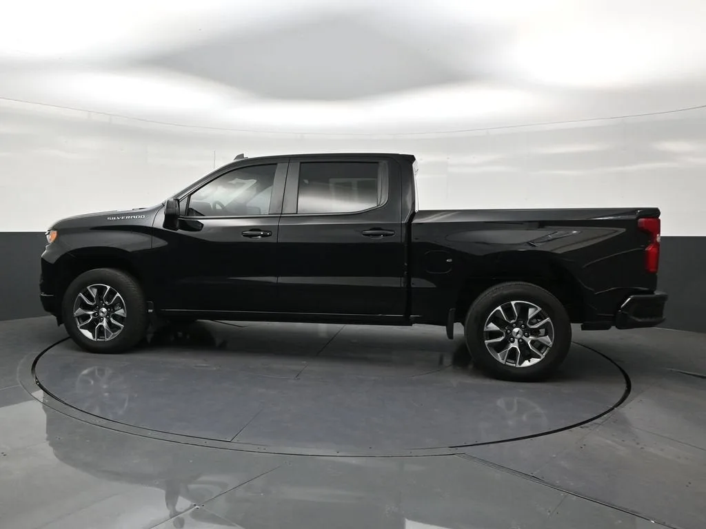 2024 Chevrolet Silverado 1500 RST photo 2