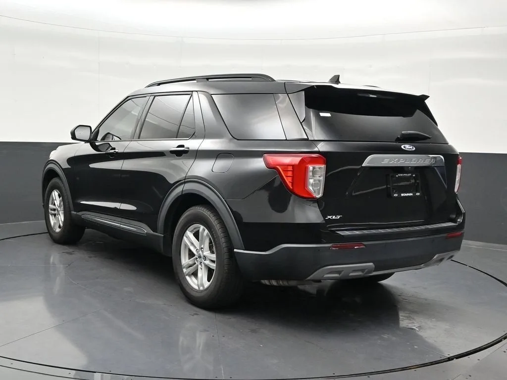 2021 Ford Explorer XLT photo 3