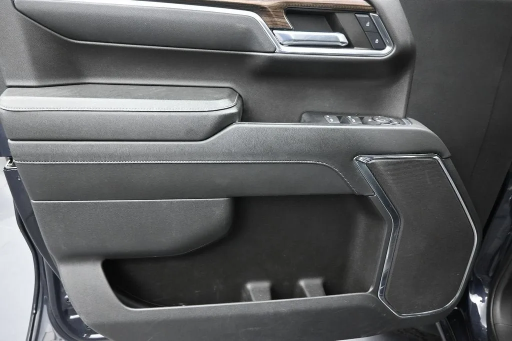 2024 Chevrolet Silverado 1500 RST photo 11